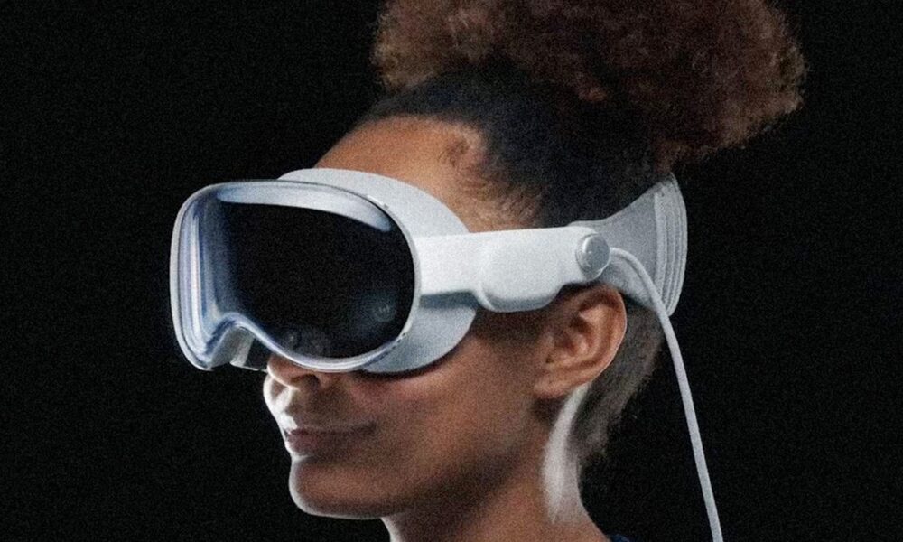 The Vision Pro Was An Expensive Misstep. Now Apple Has to Catch Up With Smart Glasses