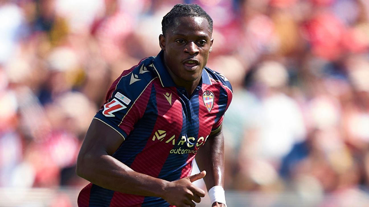 Transfer rumors, news: Barcelona eye Etta Eyong as Lewandowski replacement