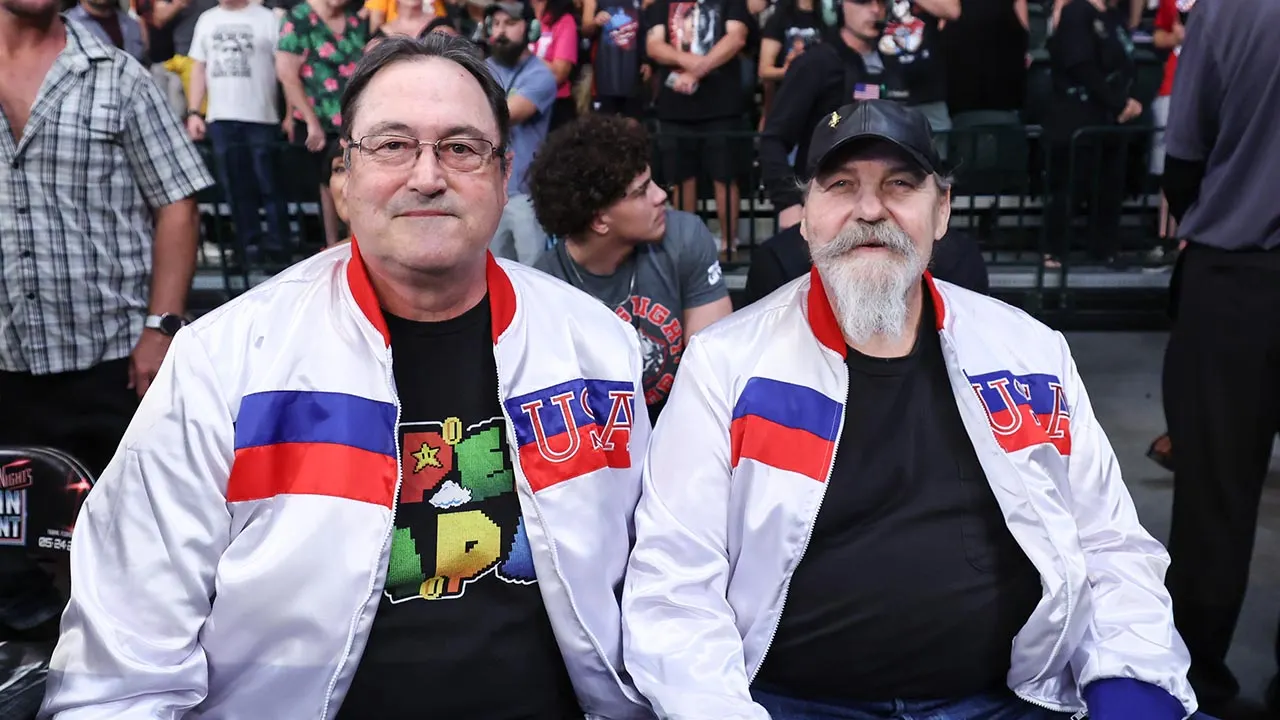 WWE legend Mike Rotunda’s daughter says he’s recovering from ‘massive heart attack’ but not in hospice WWE legend Mike Rotunda’s daughter says he’s recovering from ‘massive heart attack’ but not in hospice