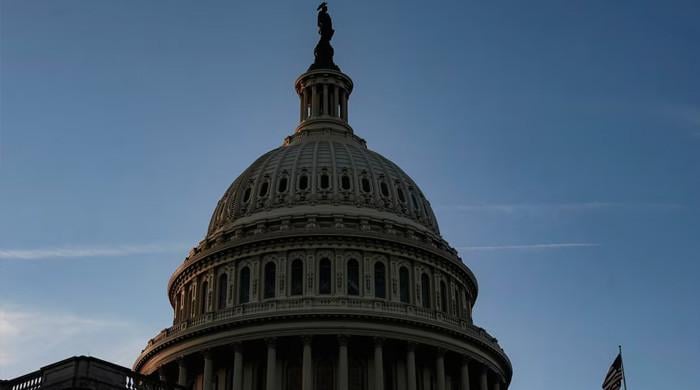 Bid to end shutdown fails in Senate; US president freezes aid to Chicago