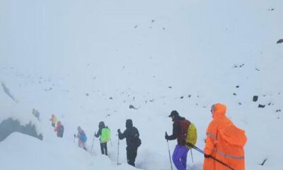 Hundreds of trekkers escape from blizzard-struck Everest in Tibet