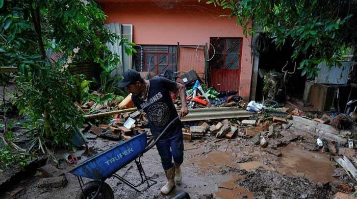 Heavy rains flood Mexico towns, leave nearly 130 dead or missing Heavy rains flood Mexico towns, leave nearly 130 dead or missing