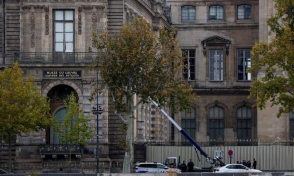 Thieves steal priceless jewels from Paris’ Louvre in brazen daylight heist