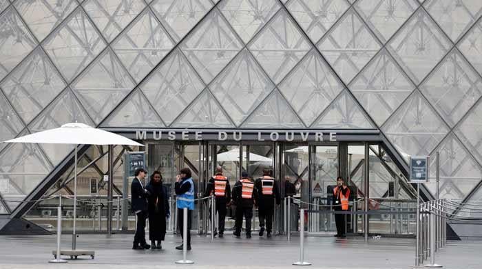 Louvre transfers jewels to Bank of France after heist Louvre transfers jewels to Bank of France after heist
