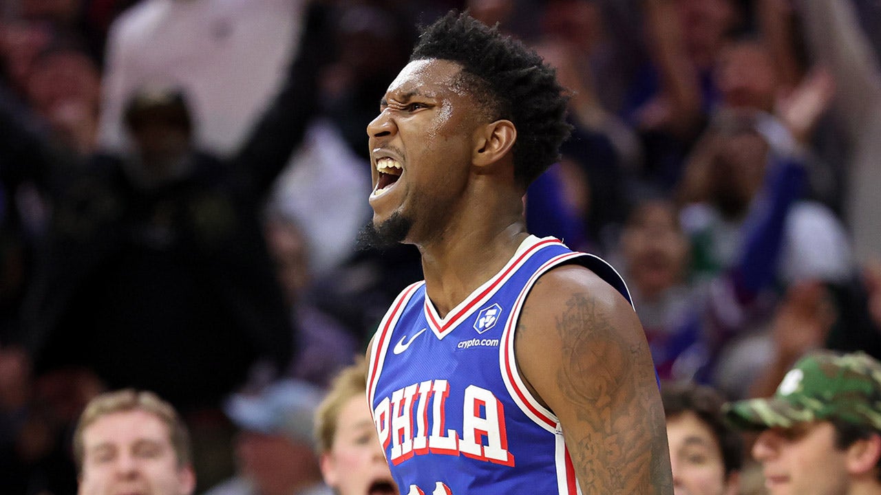 76ers player’s mom playfully scolds son for emphatic outburst after big shot