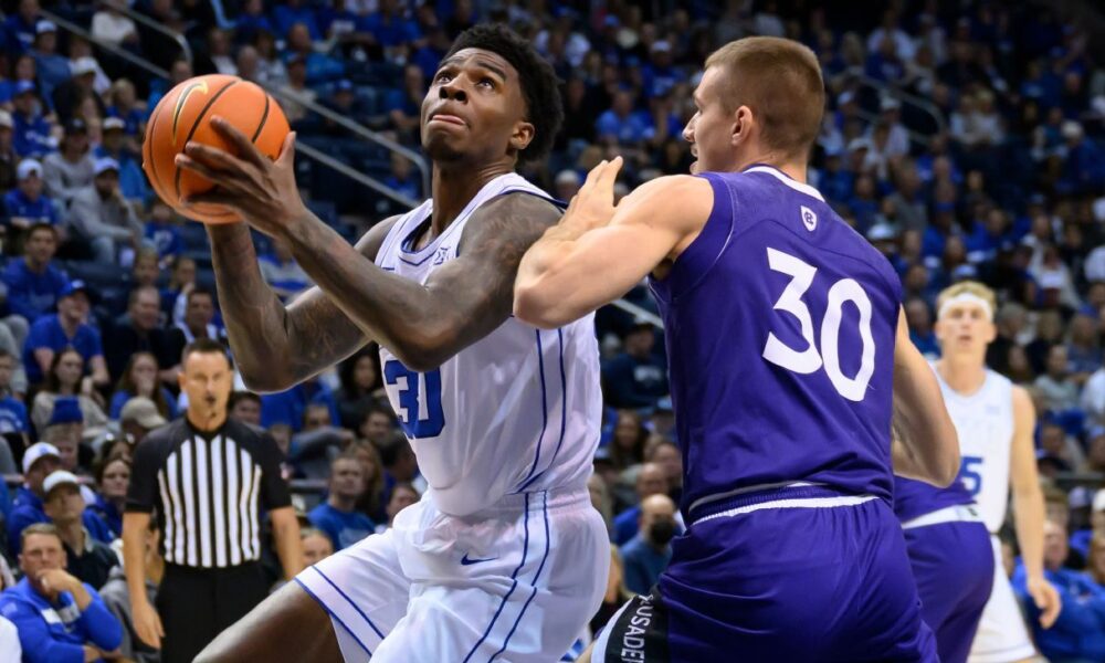 BYU’s Davis scores 18 in return from 2-game ban