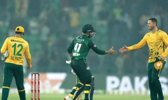 Babar Azam help Pakistan defeat South Africa by four wickets to win T20I series | The Express Tribune