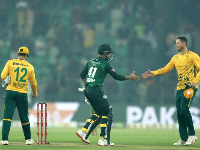 Babar Azam help Pakistan defeat South Africa by four wickets to win T20I series | The Express Tribune
