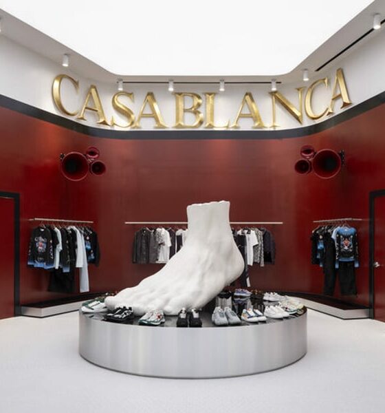 Casablanca opens its first store in the United States, in Los Angeles