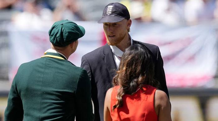 England opt to bat first against Australia in Ashes opener