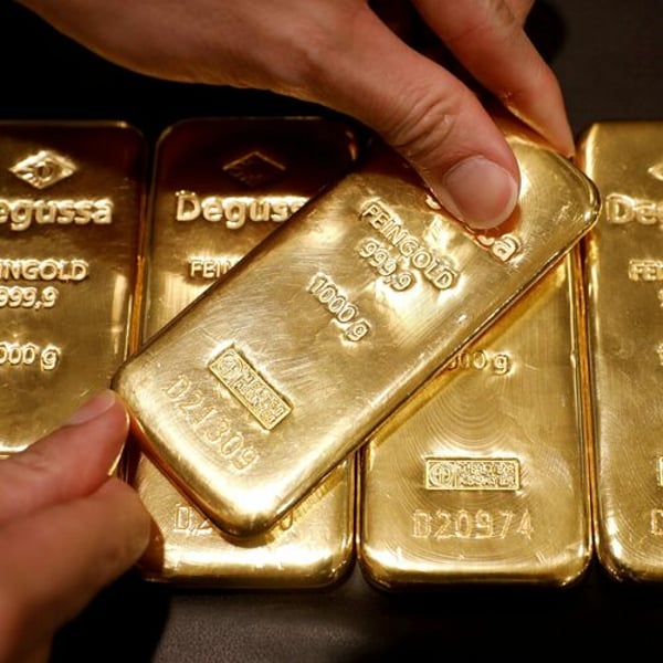 Gold holds near ,000 after China ends tax break for retailers