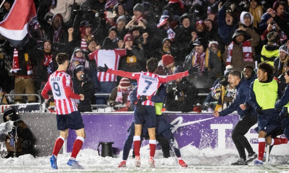 Icicle kick?! Wild goal in snow helps win league title