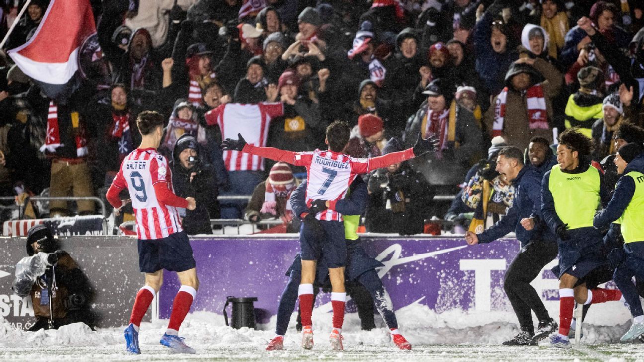 Icicle kick?! Wild goal in snow helps win league title