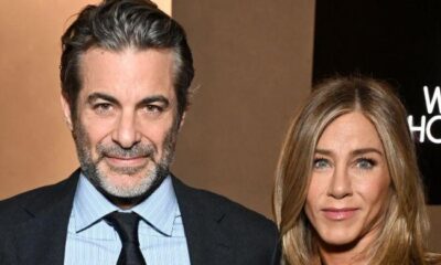 Jennifer Aniston makes model out of love Jim Curtis for haircare brand