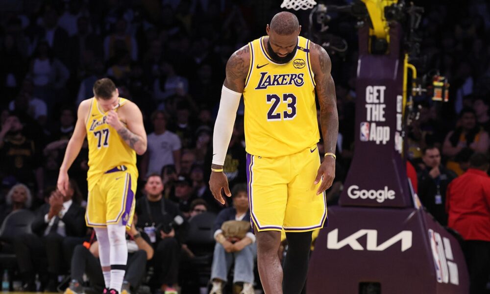 NBA obtaining cell phones from Lakers, other teams in investigation into illegal gambling scheme: report