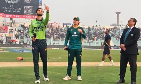 Pakistan decide to bowl first against South Africa in opening ODI