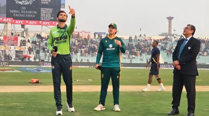 Pakistan decide to bowl first against South Africa in opening ODI
