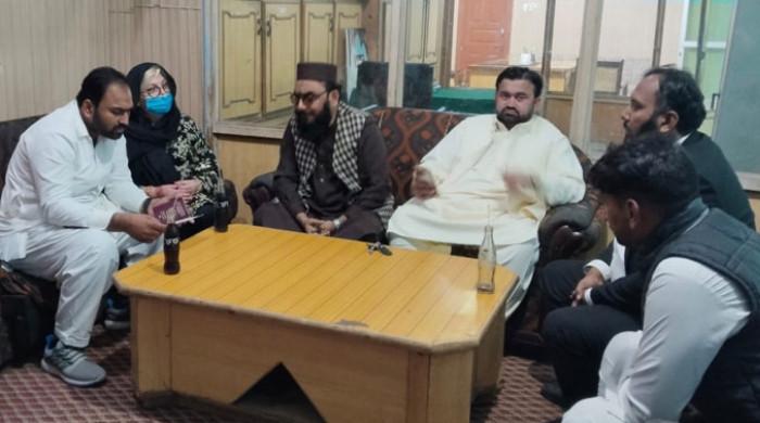 Polish woman marries Pakistani man after social media friendship