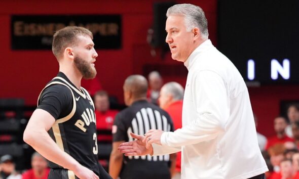 Purdue enters hoops season as betting favorite