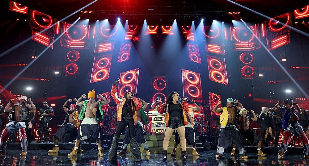 Salt-N-Pepa, Outkast, Cyndi Lauper, White Stripes being inducted into Rock & Roll Hall of Fame