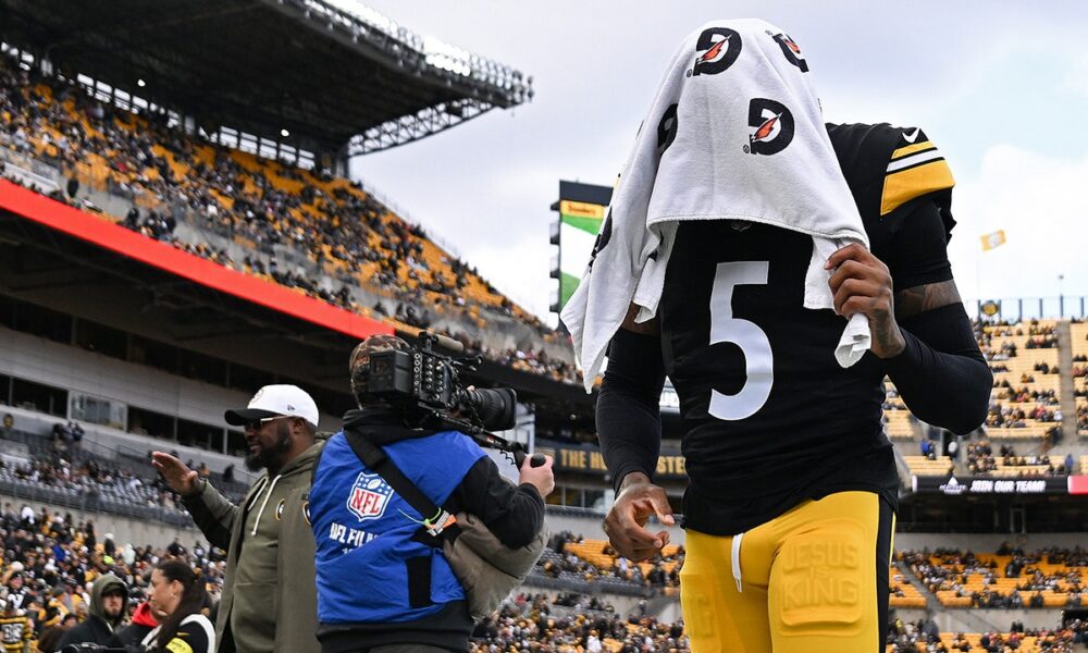 Steelers star ejected from game against Bengals for throwing punch