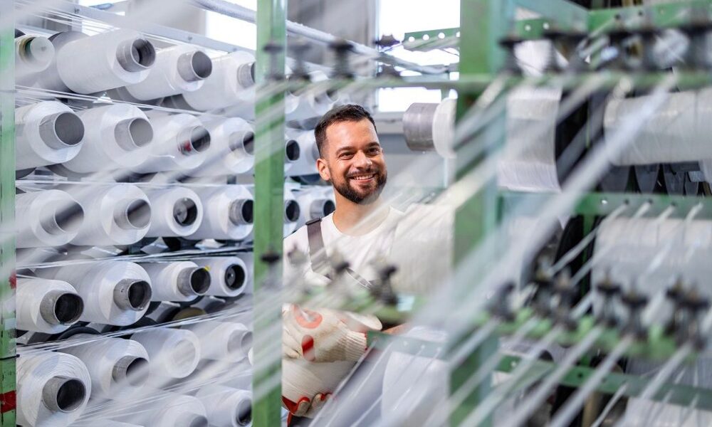 UK manufacturing slump deepens to fastest pace in Nov since 2020: CBI