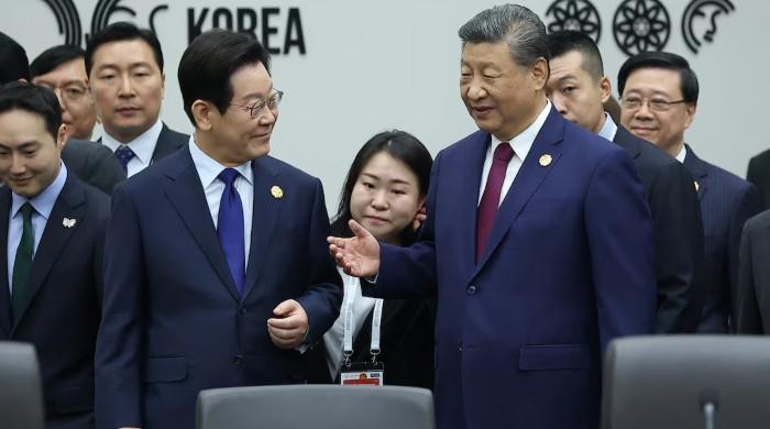 China’s Xi jokes about ‘backdoor’ when gifting South Korea’s Lee Xiaomi phones China’s Xi jokes about ‘backdoor’ when gifting South Korea’s Lee Xiaomi phones