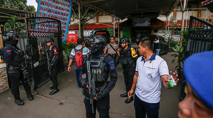 Indonesian mosque blasts injure dozens, teenage suspect identified