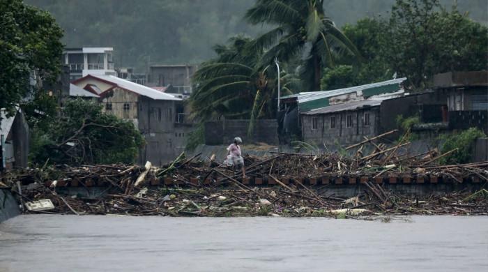Super Typhoon Fung-wong slams into Philippines, two dead