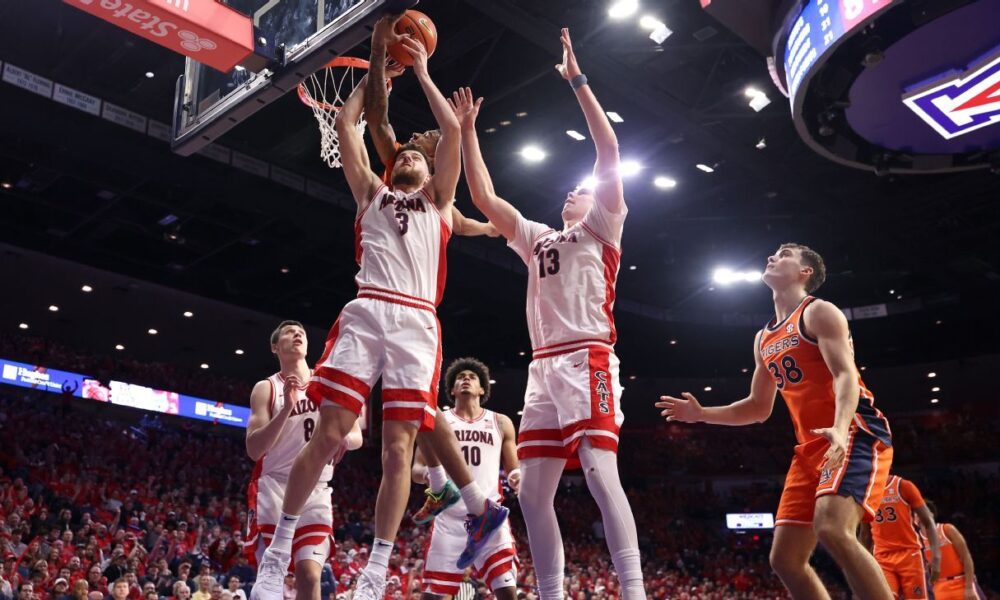 Arizona grabs top spot in Top 25 men’s hoops poll