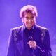 Barry Manilow reveals lung cancer diagnosis, cancels some concerts due to surgery