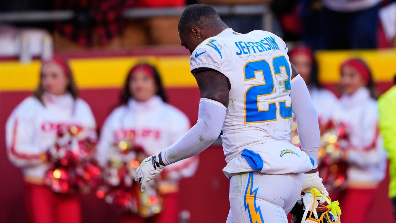 Bolts’ Jefferson ejected, makes obscene gesture