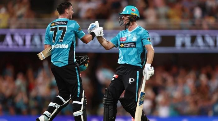 Brisbane Heat chase 258 in Gabba six-fest to seal biggest BBL run chase