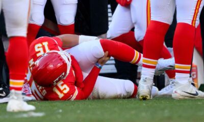 Chiefs’ Mahomes has surgery for torn ACL, LCL