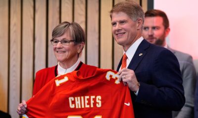 Dem rep blasts Chiefs owner after team announces Kansas move