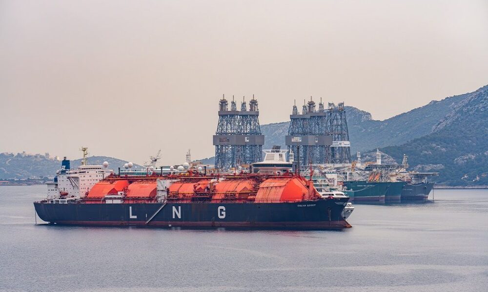 EU MEPs approve phased ban on Russian gas imports from 2026