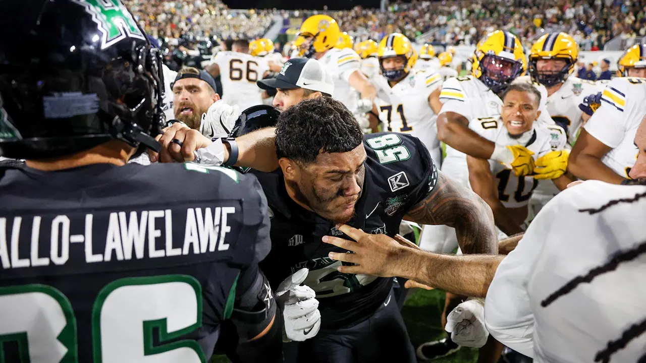 Hawaii, Cal players brawl as Rainbow Warriors pull off incredible comeback victory