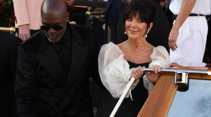 Kris Jenner’s sparks buzz over wrinkled hands after 0k facelift