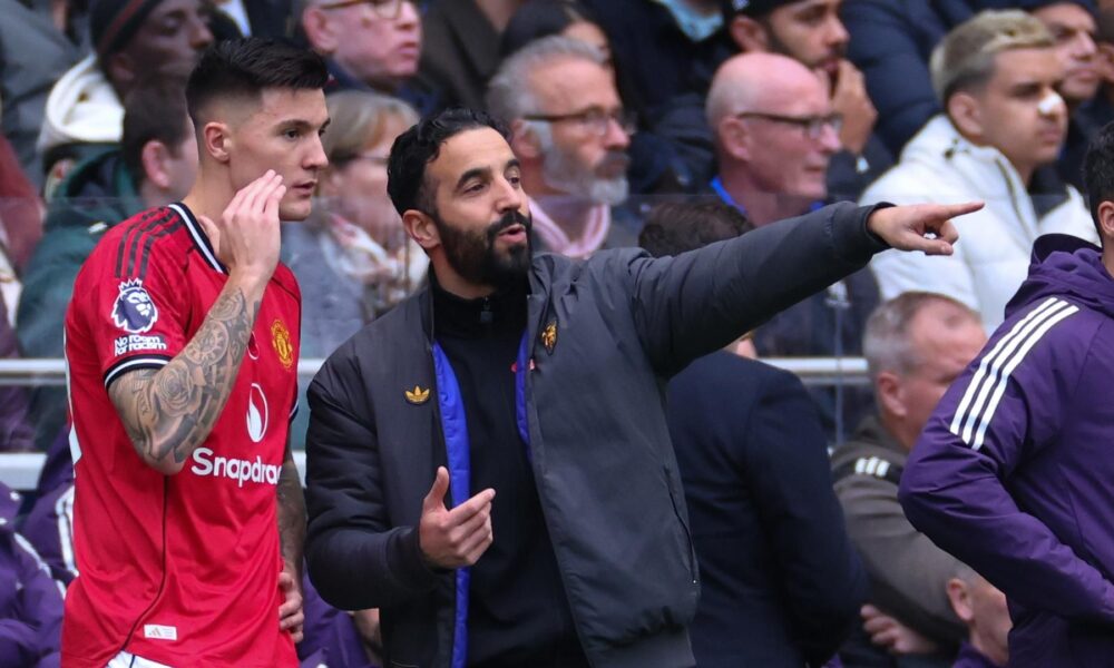 Man United delay Joshua Zirkzee exit decision – sources