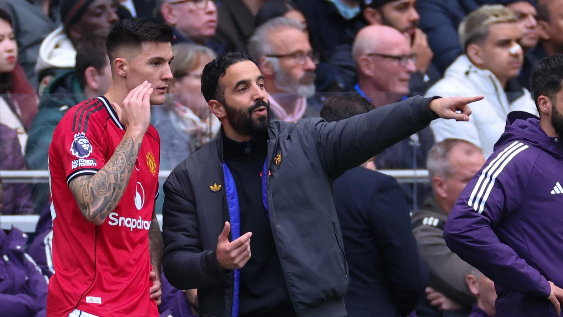 Man United delay Joshua Zirkzee exit decision – sources