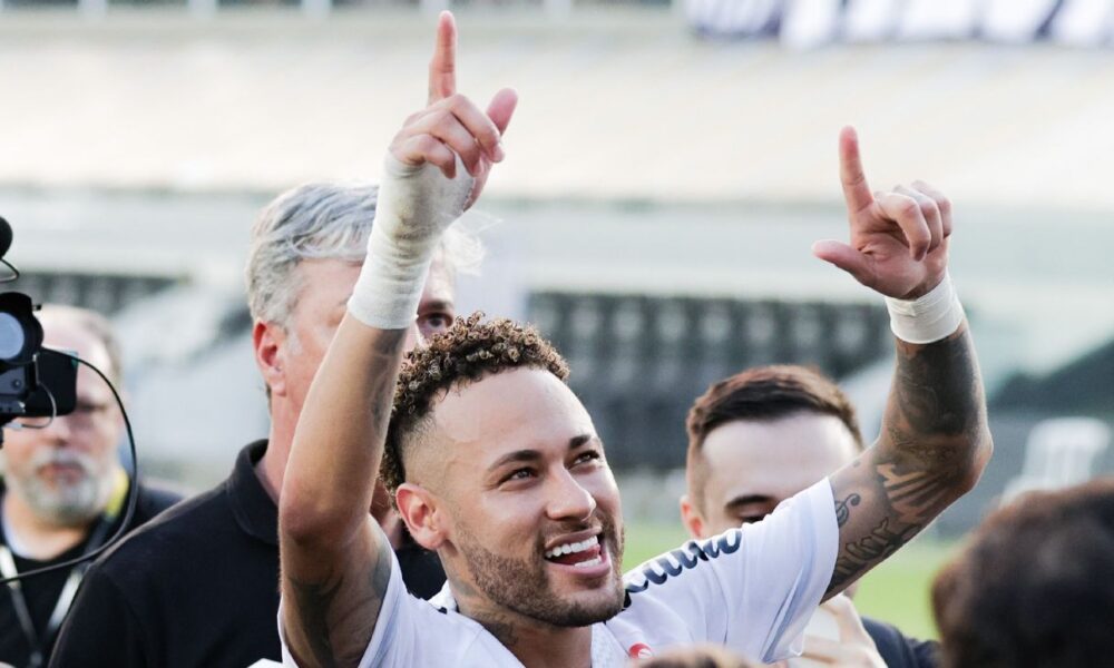 Neymar helps Santos stay up, knee surgery next