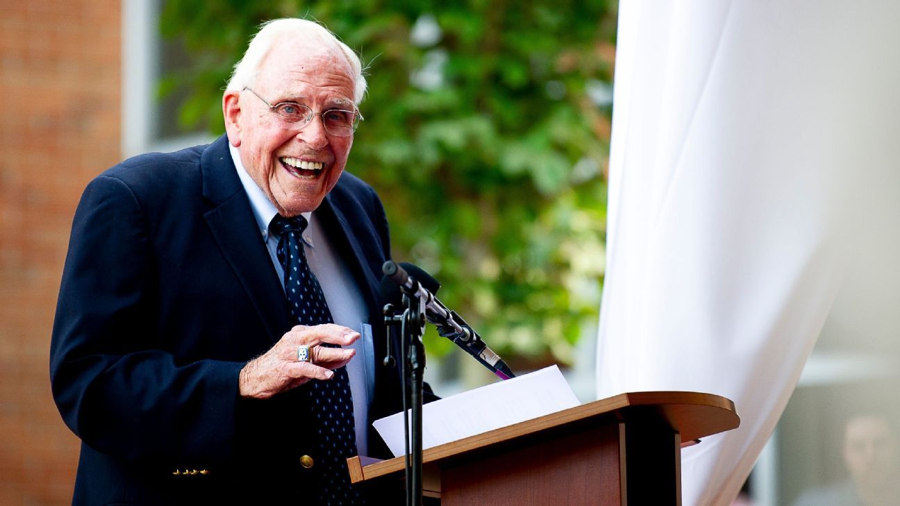 Roy Kramer, SEC commish and BCS architect, dies