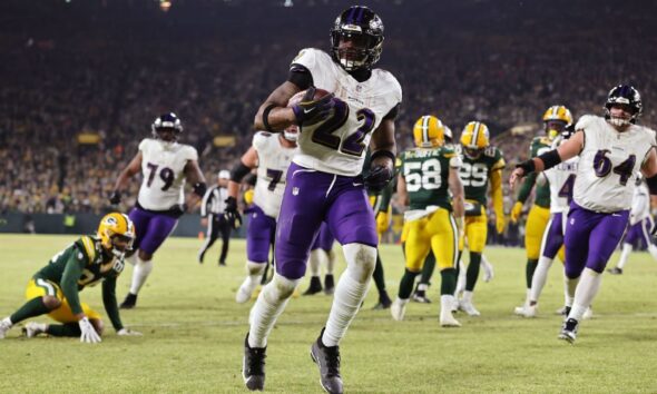 Snap reactions to Week 17 games: Ravens’ Derrick Henry scores 4 TDs in win over Packers