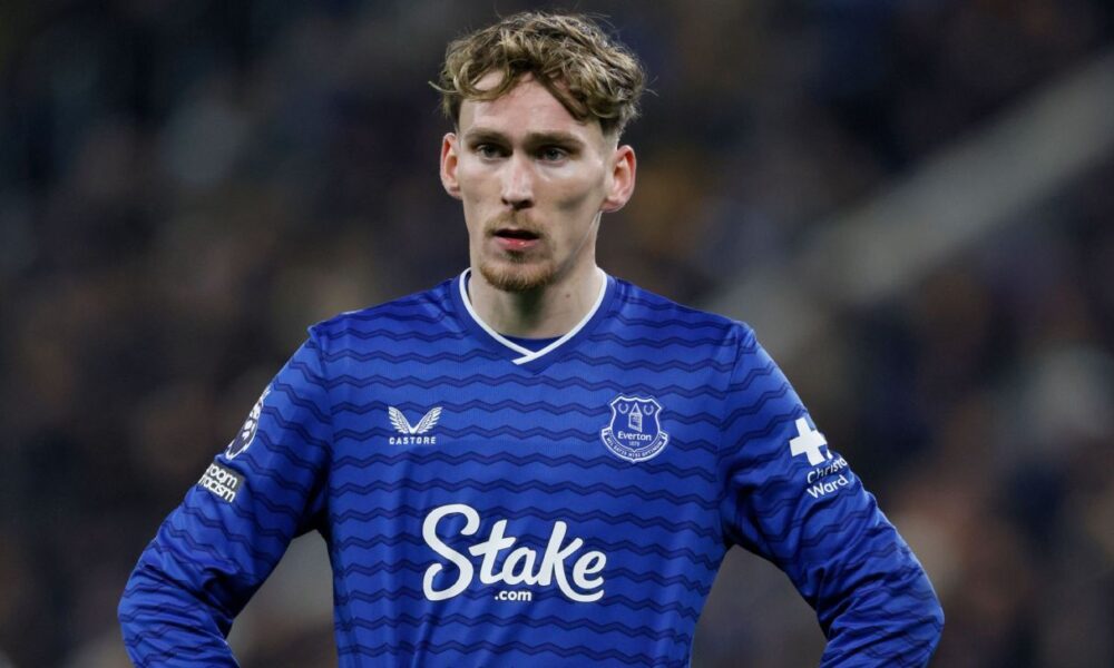 Transfer rumors, news: Man United consider re-signing former midfielder Garner