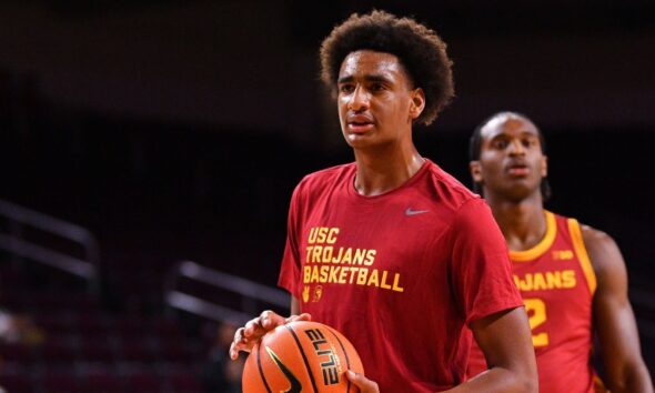 USC’s Arenas gets first practice since knee injury