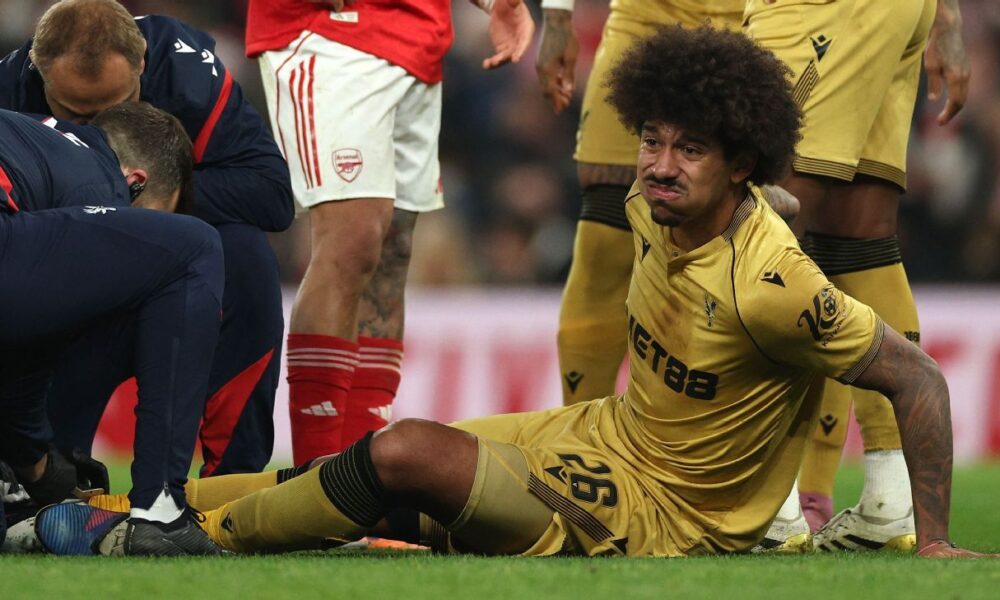 USMNT’s Richards stretchered off in Carabao Cup