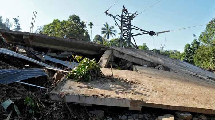 Sri Lanka issues landslide warnings as cyclone toll hits 618