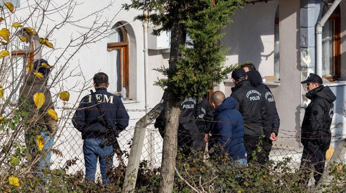 Three Turkish police officers, six Daesh militants killed in clash, amid national crackdown