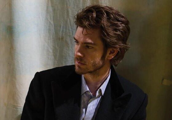 Andrew Garfield debuts new hairdo