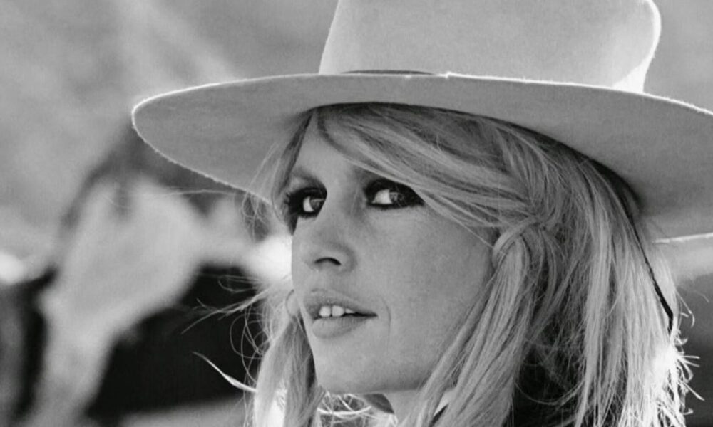Brigitte Bardot’s funeral held in France, with hundreds coming out to honor the 1960s silver screen siren